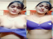 Watch Cute Indian Mall Girl Shows Her Boobs